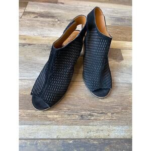 VINCE CAMUTO Sling Back Peek-a-Boo Toe Bootie Black Suede Sz 7.5M Hook & loop